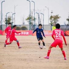 爱游戏-不畏艰难，球队客场战胜对手名列前茅()